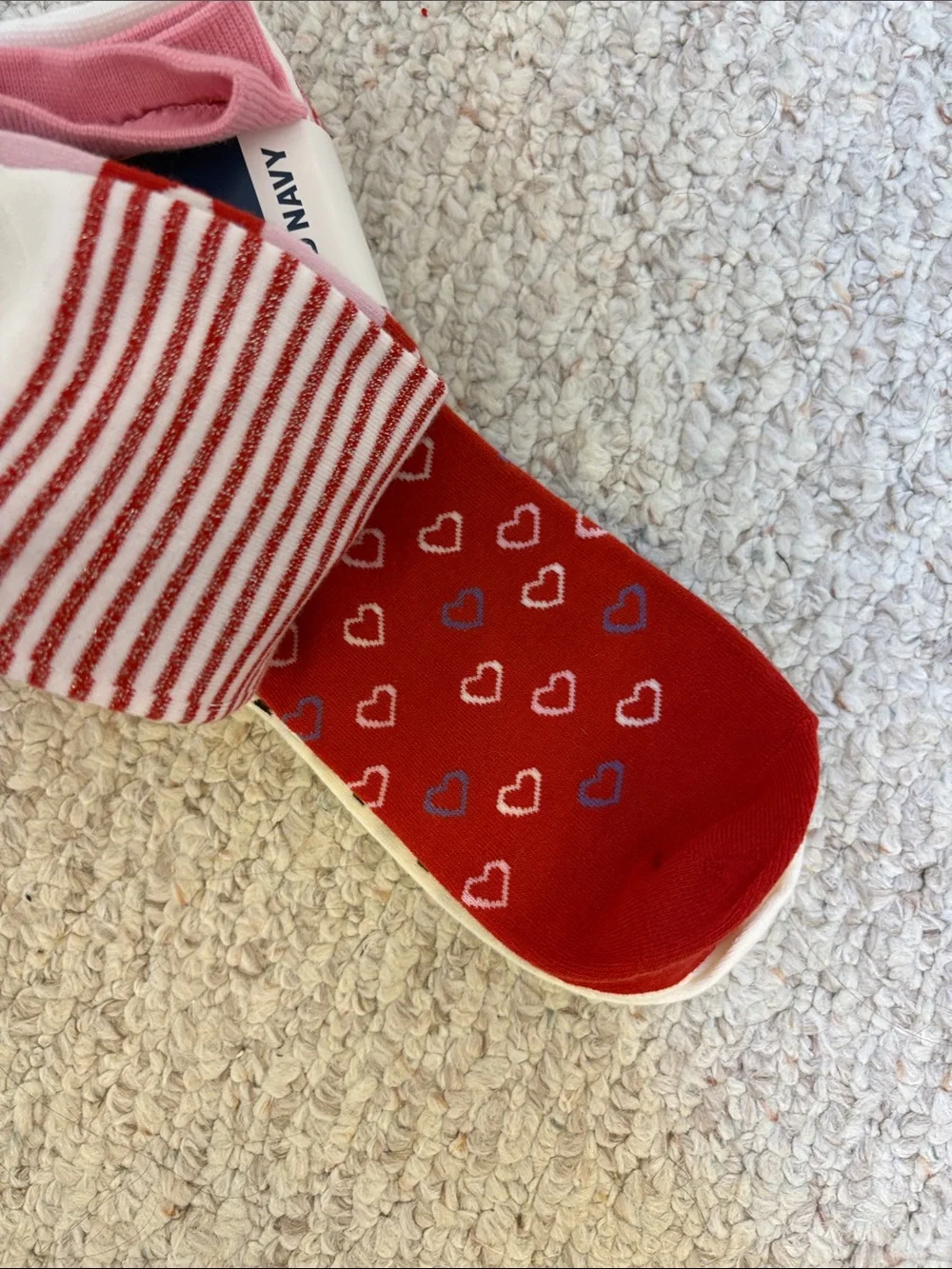 NWT Old Navy 6 pack quarter crew socks with red pink heart valentine motif